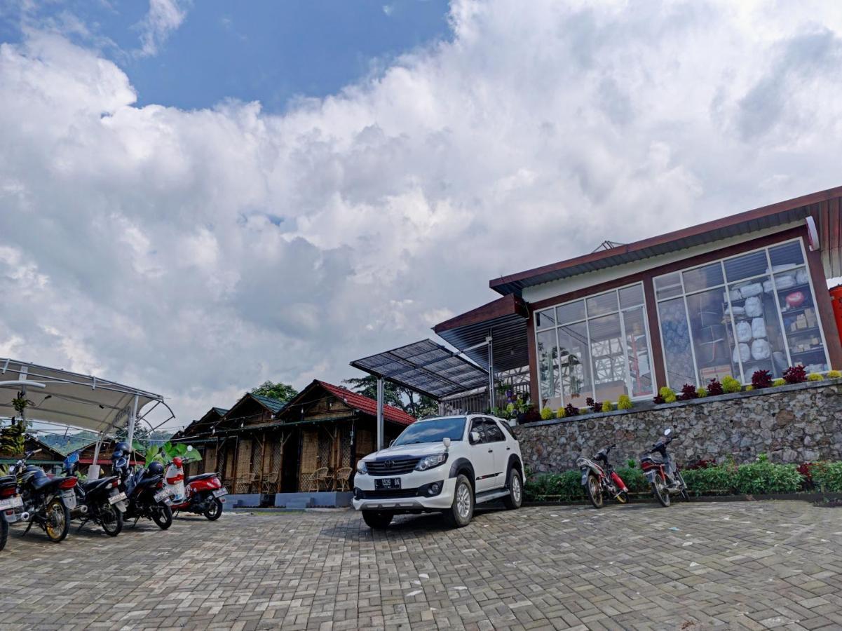 Oyo 90225 Rumah Bambu Trawas Syariah Pasuruan Exterior foto
